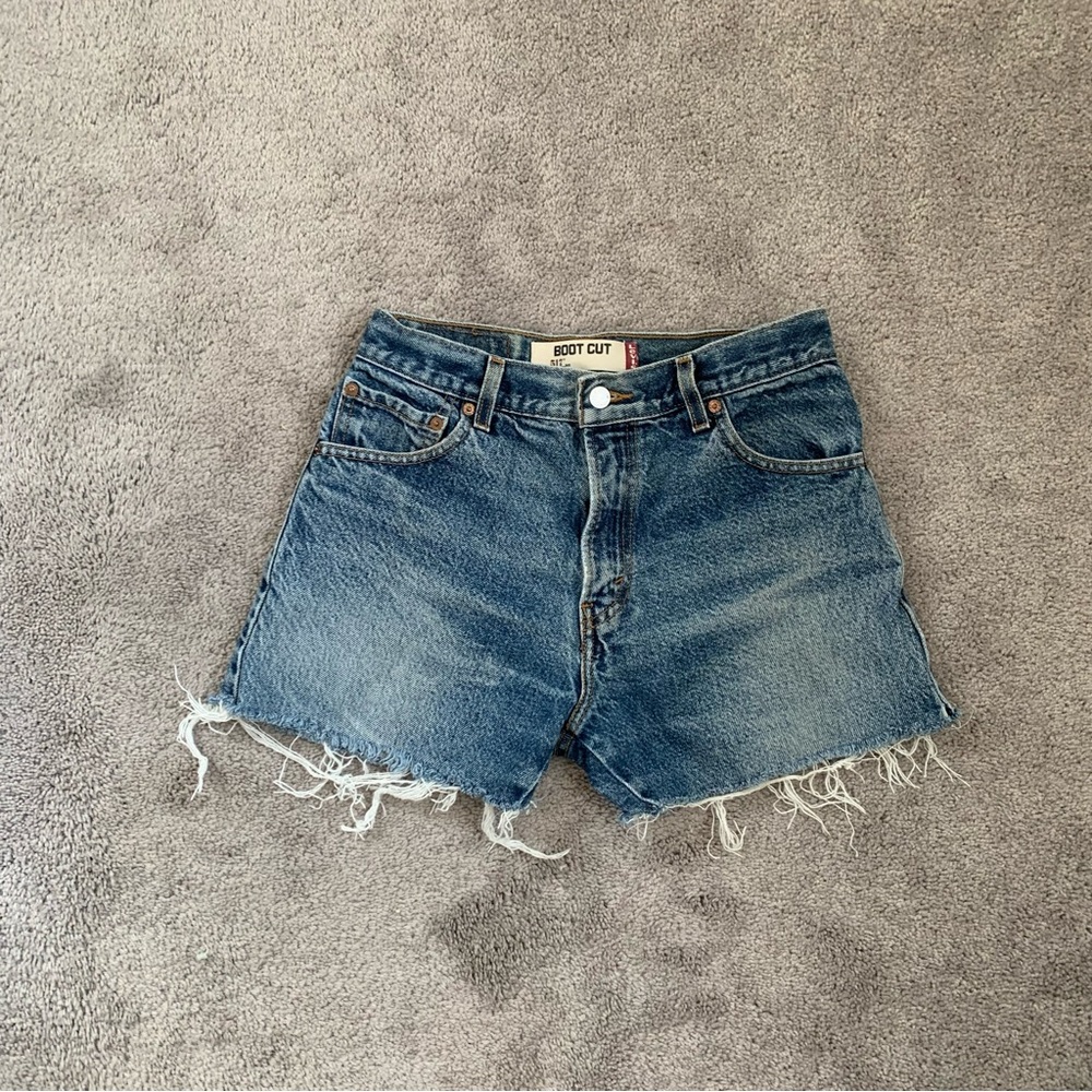 EUC LEVIS HIGH WAISTED CUT OFF JEANS